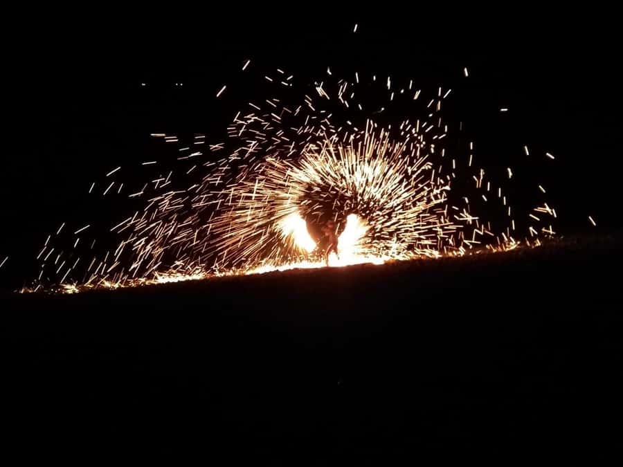 Agafay Desert: Buggy Rides, Dinner & Show Under the Stars - Photo Stops and Tea: The Calm Before the Buggy Gets Loud