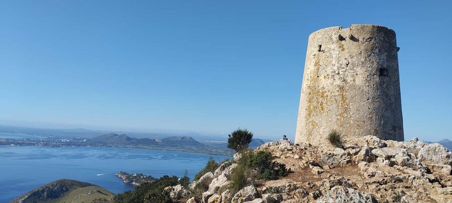Alcudia: Quad Sightseeing Tour with Viewpoint and Beach - Alcúdia old town wall and 16th-century Spanish architecture stops