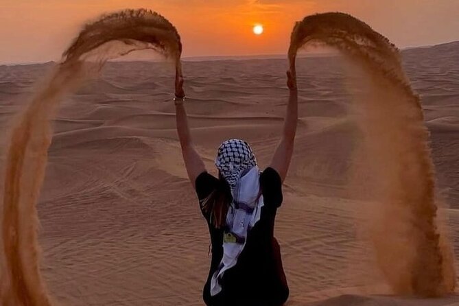 Desert Safari, Quad Biking, Sand Surfing and BBQ Dinner In Dubai - Dune Bashing in a 4x4: The Red Dunes Moment
