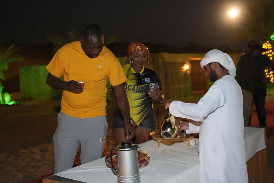 Dubai: Experience 60 Minutes Quad bike & BBQ Dinner - Al Aweer Camp: Falcon Photos, Coffee, and Camel Time