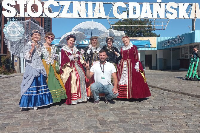 Gdańsk: City Sightseeing Tour by Buggy/Golf Cart LIVE GUIDED 1H - Golden House and Neptune’s Fountain: the photo stops that teach you the story