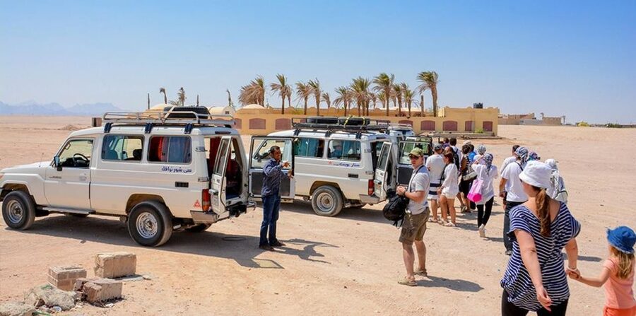 Hurghada: Safari Jeep, Buggy, Camel, Quad, Bedouin Dinner - Camp Dinner Under the Stars: Food, Show, and the Feel-Good Ending