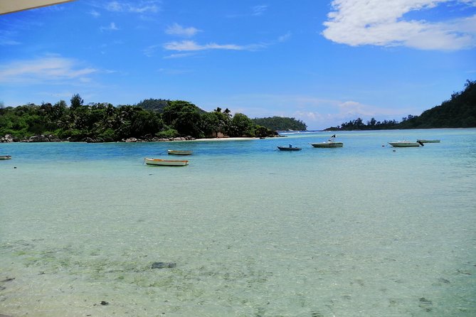 Island tour with the beach buggy - Stop 2: Domaine de Val des Pres Craft Village for Local Color