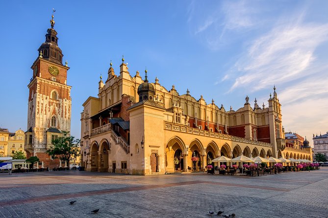 Krakow: Guided Sightseeing Tour by golf cart/buggy - Wawel Castle and Cathedral: the skyline stop you’ll remember