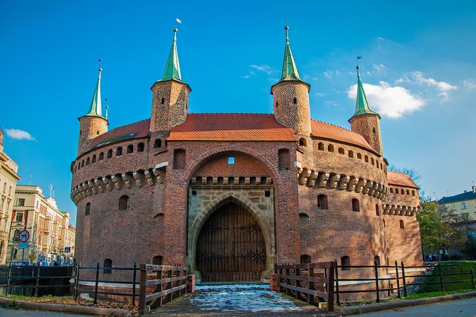 Krakow: Guided Sightseeing Tour by golf cart/buggy - Pickup and getting set up: the first 10 minutes matter