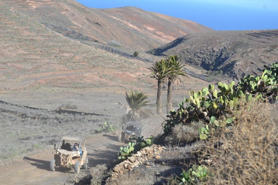 Lanzarote: Mix tour Guided Buggy Volcano Tour 4 or 6 seater - What 50% off-road feels like in a Can-Am Maverick 1000R