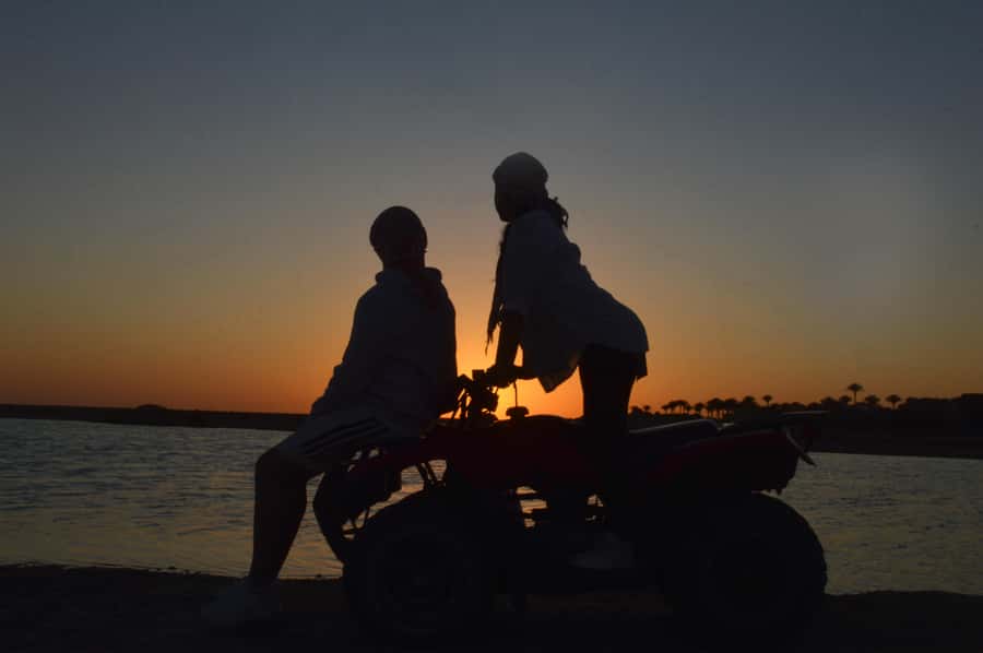 Makadi Bay: Sunrise Quad & Traditional Oriental Breakfast - Sunset Stargazing, Dinner, and Live Show Under the Desert Sky
