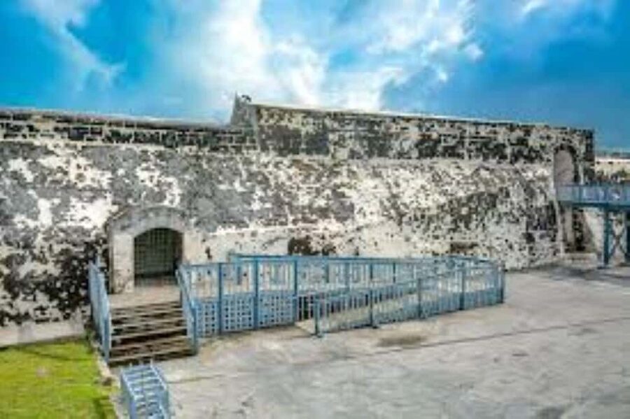 Nassau: ATV Guided Tour - Government House and Fort Charlotte: Georgian Nassau from conch-pink to harbor views