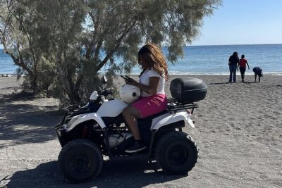 Santorini ATV Highlights Tour: Oia, Viewpoints & Volcanic Beaches - Oia for an Hour: Crowds, Blue Domes, and Photo Timing