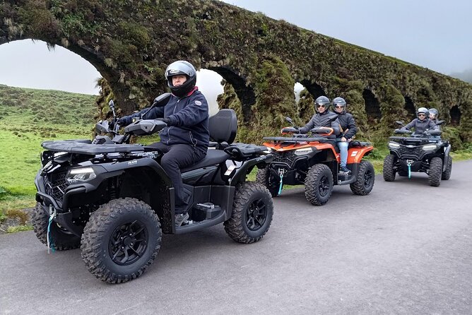 São Miguel: Sete Cidades Quad / Buggy Tour - Pico da Cruz viewpoint: the 845-meter crater view stop